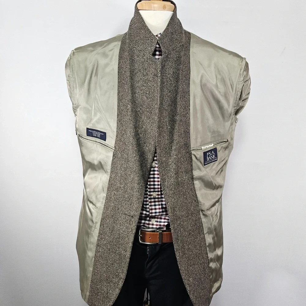 JOS A BANK Men's Tweed Sport Coat Blazer Two Button Brown Herringbone Wool 42R
